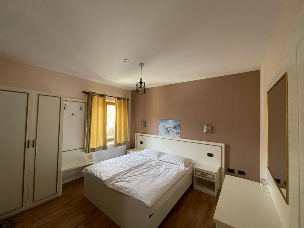 Hotel Margjeka 발보너 외부 사진