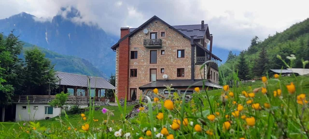 Hotel Margjeka 발보너 외부 사진