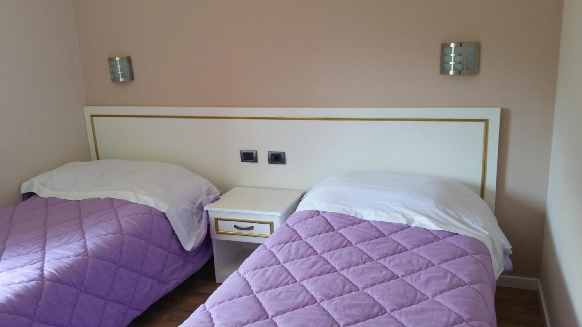 Hotel Margjeka 발보너 객실 사진